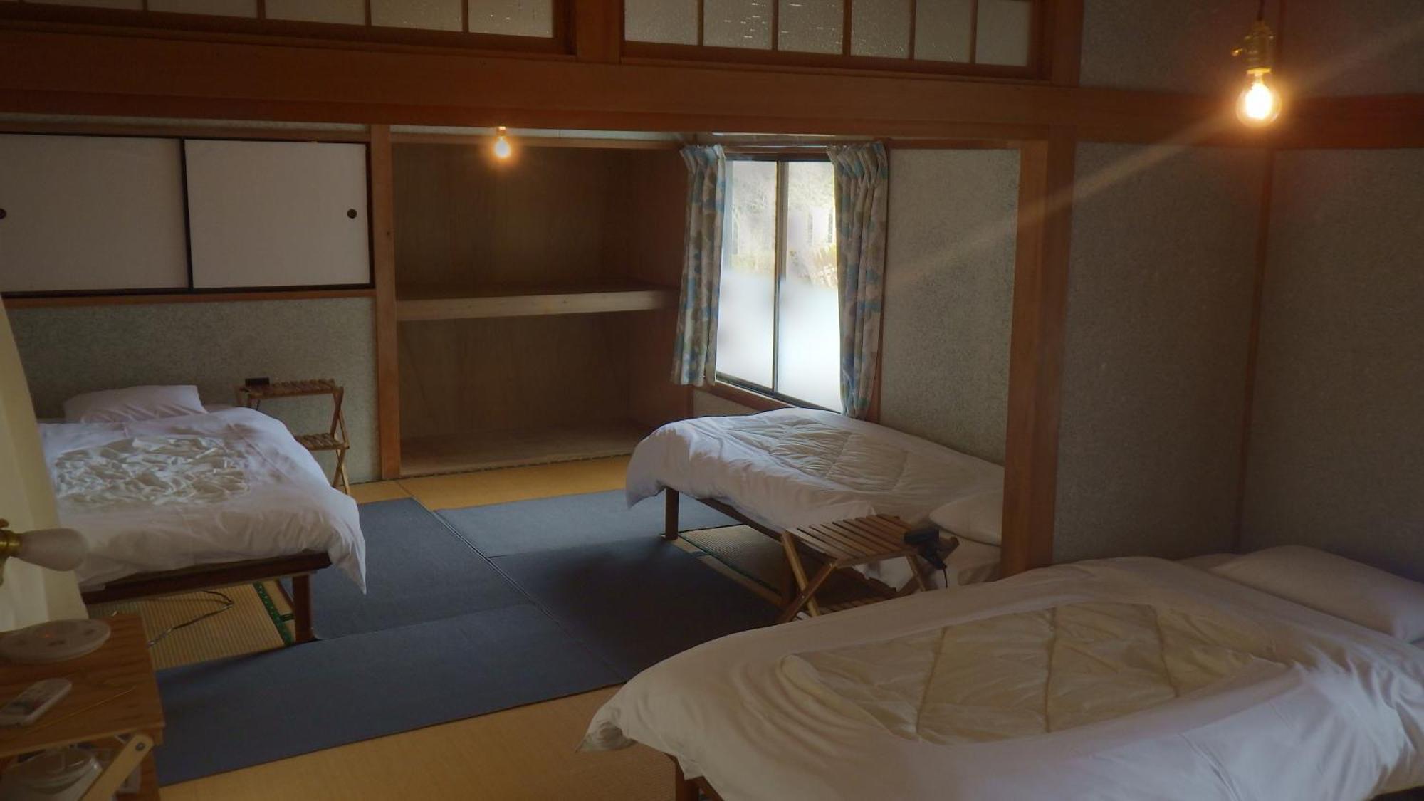 Cosmos Guesthouse Miyoshi  Exterior photo